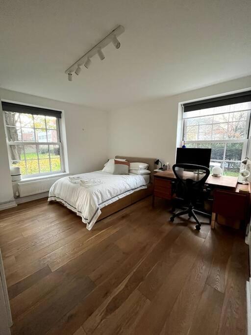 Stylish, Spacious 2 Bed 2 Bath Near Hoxton Square Leilighet London Eksteriør bilde