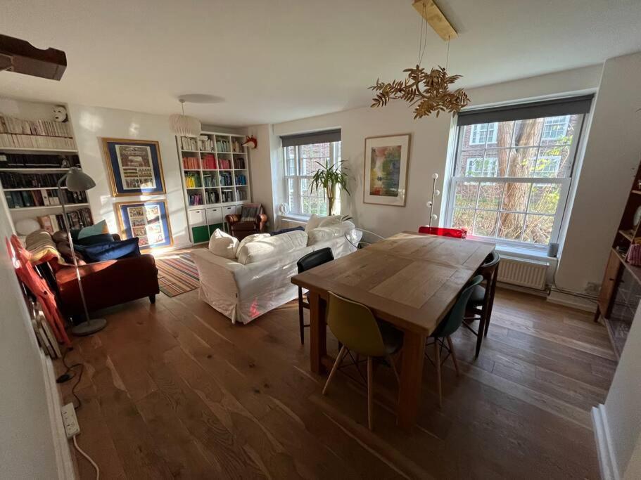 Stylish, Spacious 2 Bed 2 Bath Near Hoxton Square Leilighet London Eksteriør bilde