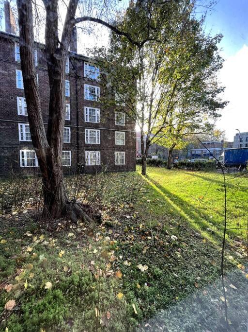 Stylish, Spacious 2 Bed 2 Bath Near Hoxton Square Leilighet London Eksteriør bilde